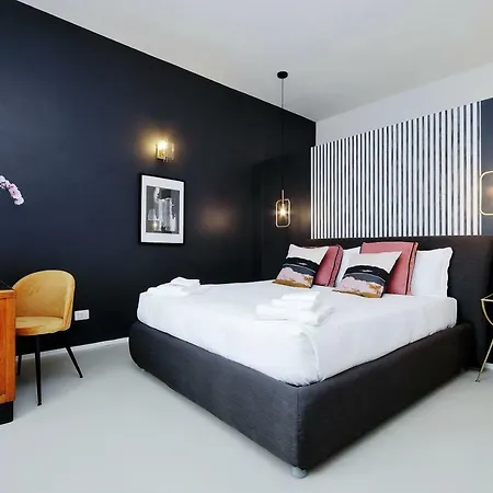 Ych-bright Penthouse Near Colosseum * רומא