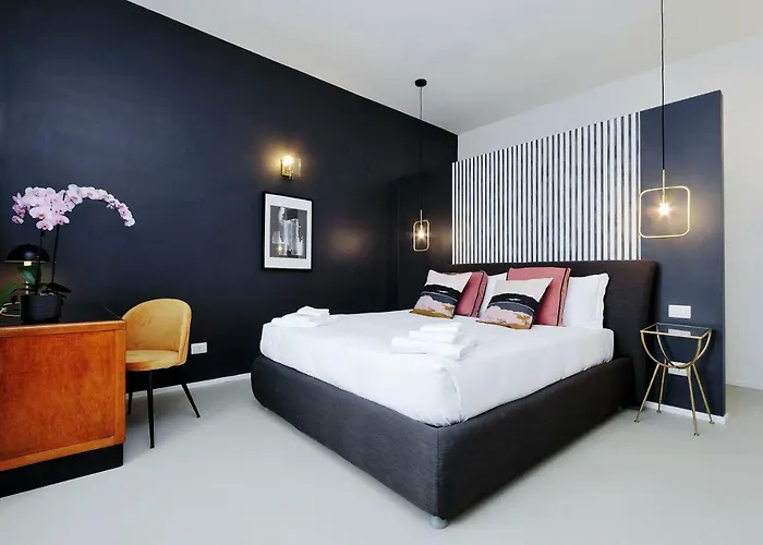 Ych-bright Penthouse Near Colosseum * Rome